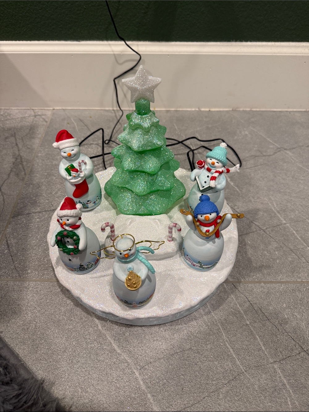 Hallmark Keepsake Snowman Choir Music Box - Red, Green, White - Picture 2 of 16